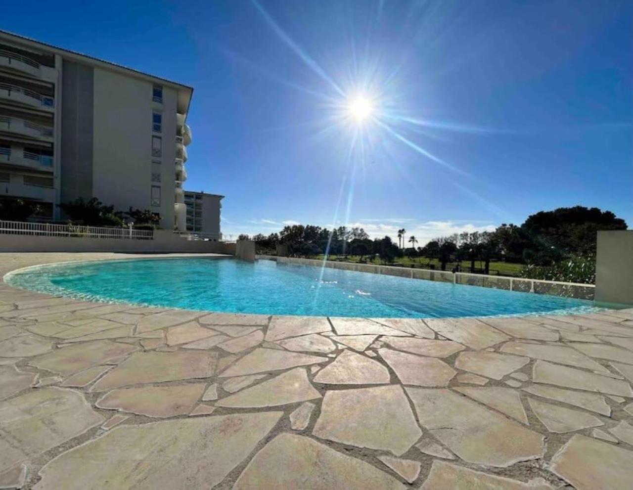Il Gioiello : Apt 2 Pers, Clim, Piscine, Parking Antibes Bagian luar foto